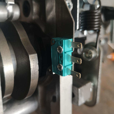 Halbautomatische Palettenbandmaschine für Wellkarton