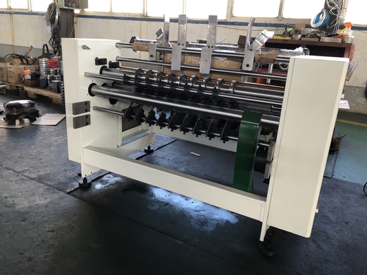 1200 mm Computerisierte Trennwand-Slotter-Montage Walzkartonbox-Maschine